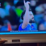 Vicky Kaushal Instagram - “Even the Gods wanted a game like this!” What a beauty of a knock by the absolute KING. @virat.kohli Grit. Composure. Belief. Thank you for the Diwali gift #TeamIndia @indiancricketteam 🇮🇳🇮🇳🇮🇳