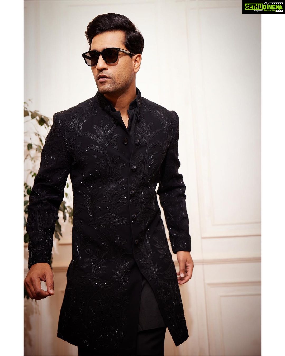 Vicky Kaushal Instagram - #aboutlastnight 🪔