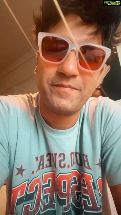 Vicky Kaushal Instagram - 9 hrs of sleep and 2 coffees later… all set for an all nighter! 🎬 . 🎶- “Angels” by @hrjxt @thisizintense (tripping on it)