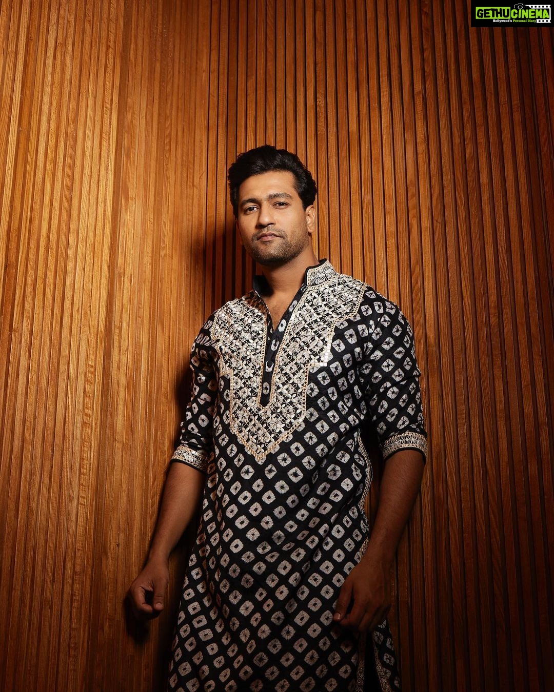 Vicky Kaushal Instagram - Aaj toh Party banti hai!!! 🇮🇳🪔