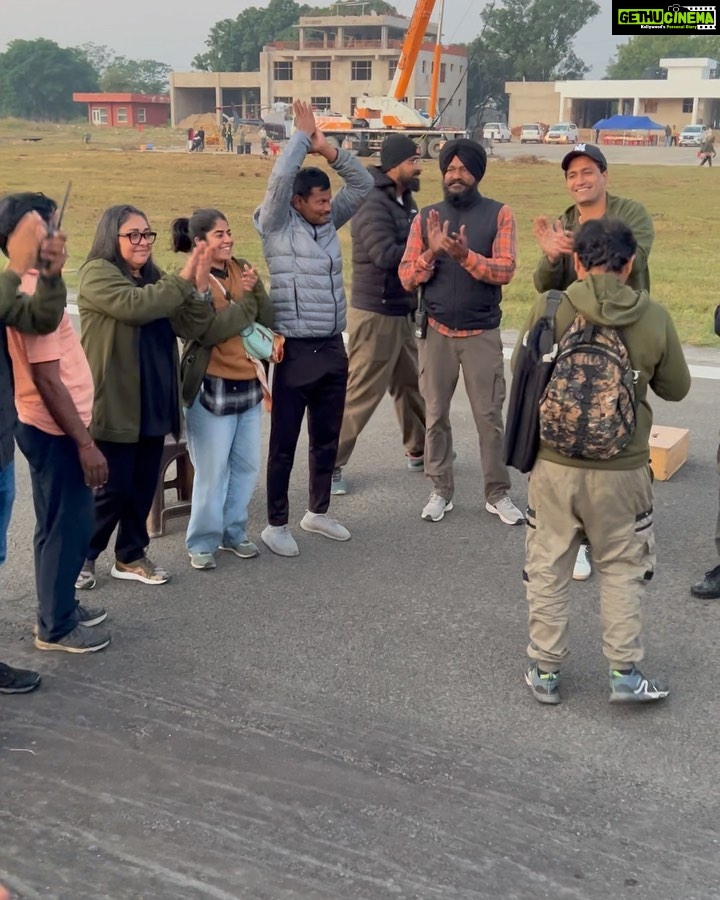 Vicky Kaushal Instagram - After more than 2 months of relentless work across 5 cities… it’s a SCHEDULE WRAPPP for the बहादुरs!!! Few more cities and a few more months to go. See you soon Team, to continue our journey of making #SAMबहादुर !!! . @meghnagulzar @rsvpmovies