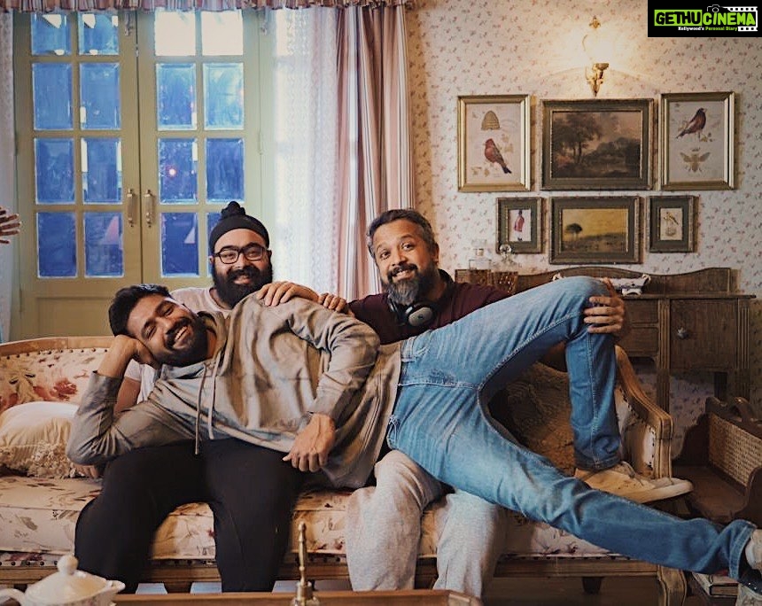 Vicky Kaushal Instagram - काफ़ी फैल कर काम हो रहा है! 🤪🎬🙌🏾 . @anandntiwari @bindraamritpal