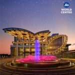 Vicky Kaushal Instagram - Every great city has landmarks that shape its identity. I’m proud that Mumbai’s newest landmark is also a cultural centre among so many other things. Jio World Centre is truly a landmark we can all be proud of and it’s an amazing gesture by Nita Ambani to dedicate the Fountain of Joy to the city of Mumbai. @jioworldcentre @dhirubhai_ambani_square