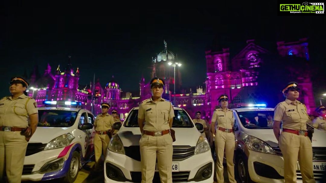 Vicky Kaushal Instagram - “Nirbhaya Squad” is a dedicated squad for women in Mumbai City. ‘’103” is a dedicated helpline number that can be used by women in crisis or be used to report any women related crimes. @mumbaipolice @cpmumbaipolice #NirbhayRepublic #NidarRepublic #निर्भयप्रजातंत्र #NirhbhayaHelpline103