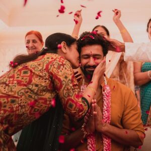 Vicky Kaushal Instagram - माँवां ठंडियाँ छाँवां. #HappyMothersDay