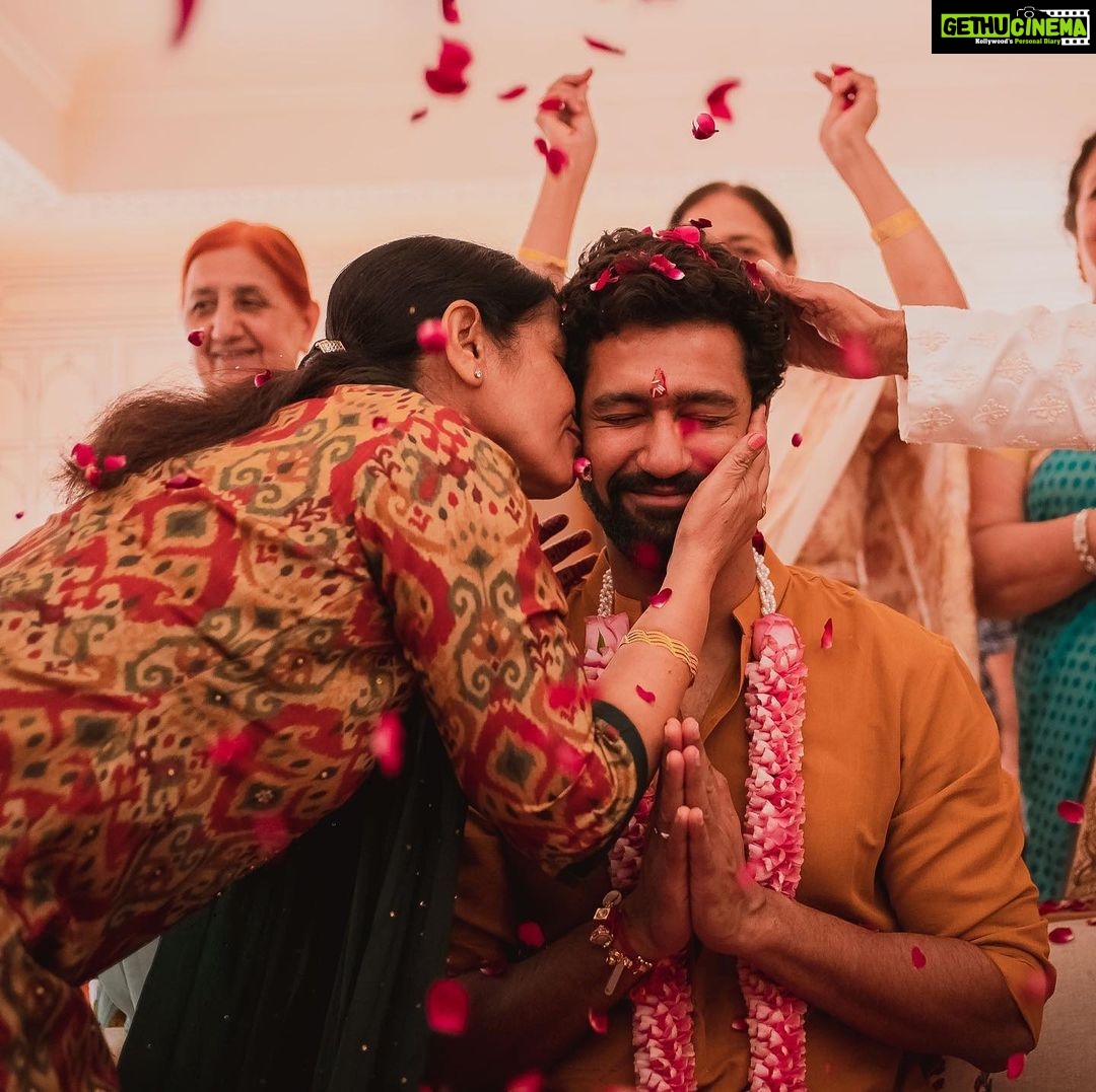 Vicky Kaushal - 2.2 Million Likes - ą¤®ą¤¾ą¤ą¤µą¤¾ą¤ ą¤ ą¤ą¤”ą¤æą¤Æą¤¾ą¤ ą¤ą¤¾ą¤ą¤µą¤¾ą¤. #HappyMothersDay