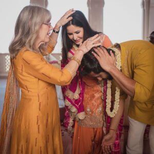 Vicky Kaushal Instagram - माँवां ठंडियाँ छाँवां. #HappyMothersDay