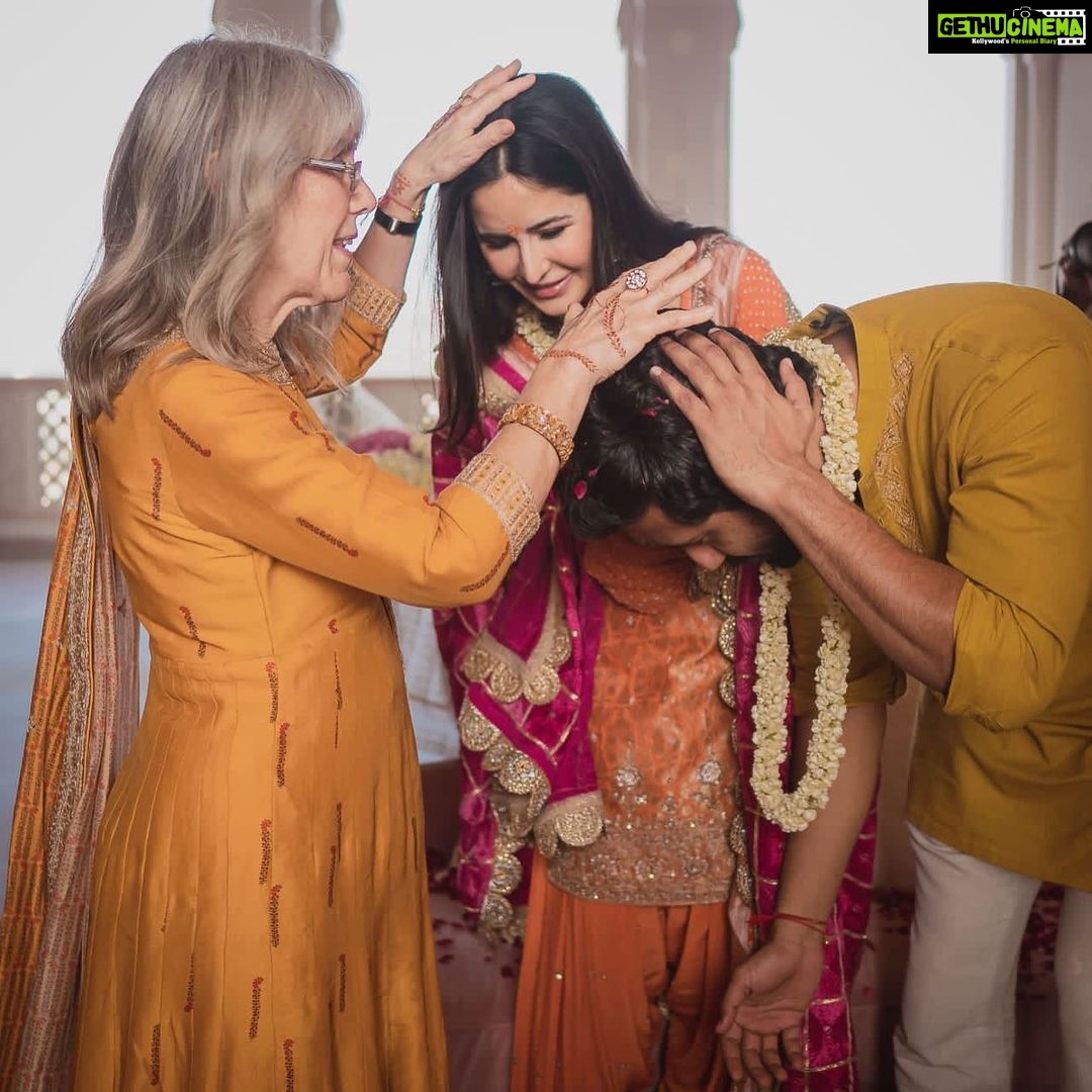 Vicky Kaushal - 2.2 Million Likes - ą¤®ą¤¾ą¤ą¤µą¤¾ą¤ ą¤ ą¤ą¤”ą¤æą¤Æą¤¾ą¤ ą¤ą¤¾ą¤ą¤µą¤¾ą¤. #HappyMothersDay