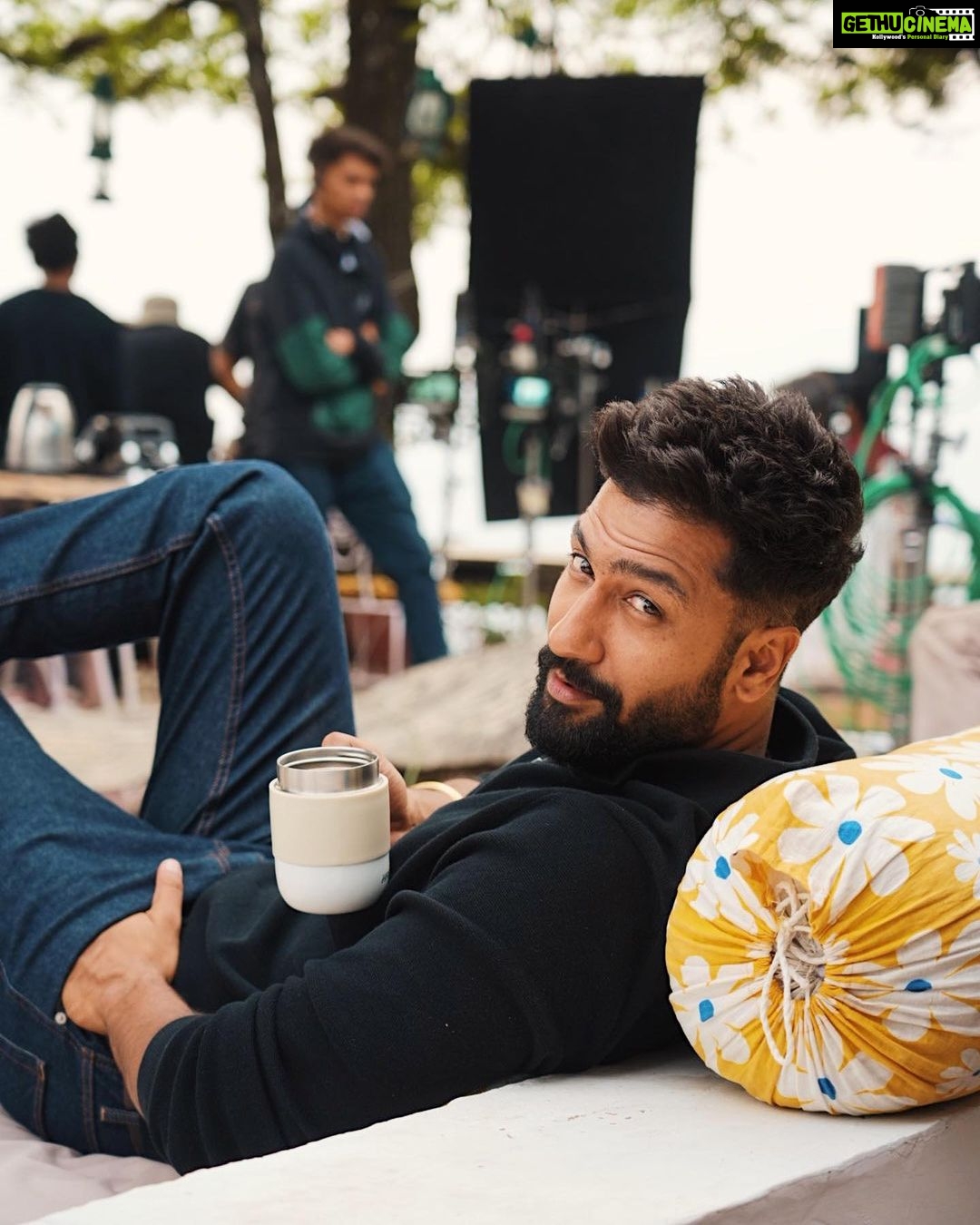 Vicky Kaushal - 2.8 Million Likes - Ladies and gentlemen, this is coffee no. 5 !!! āļøš¬š