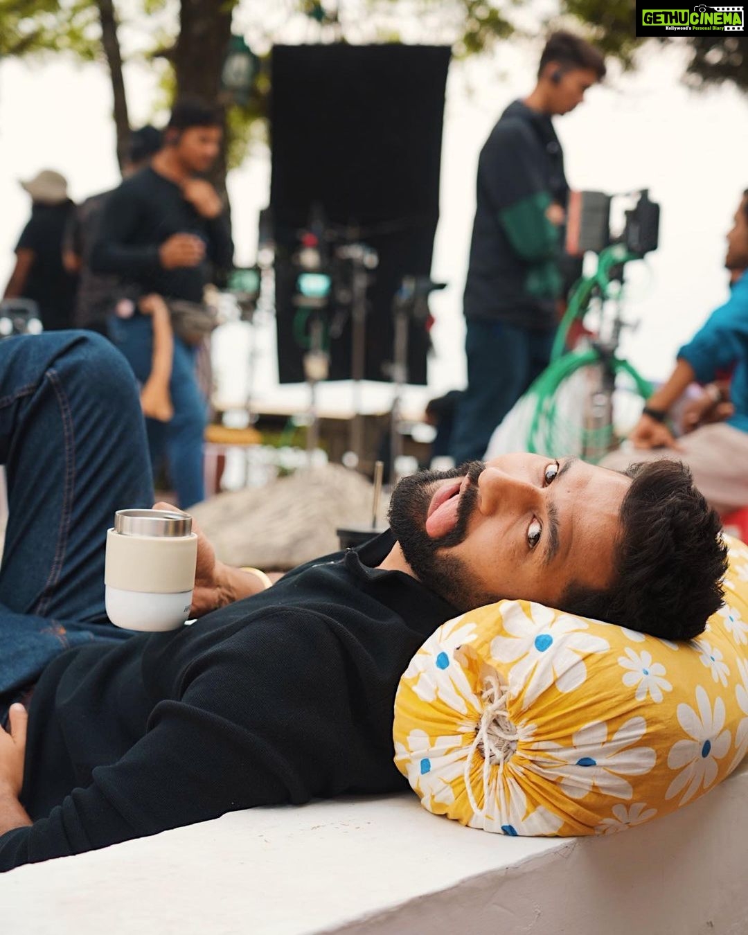 Vicky Kaushal - 2.8 Million Likes - Ladies and gentlemen, this is coffee no. 5 !!! āļøš¬š