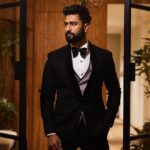 Vicky Kaushal Instagram - Time to say, HELLO! Thank You @hellomagindia for the honour and a lovely evening. #HelloHallOfFame #PerformanceOfTheYear #SardarUdham . @amandeepkaur87 | @trishasarang