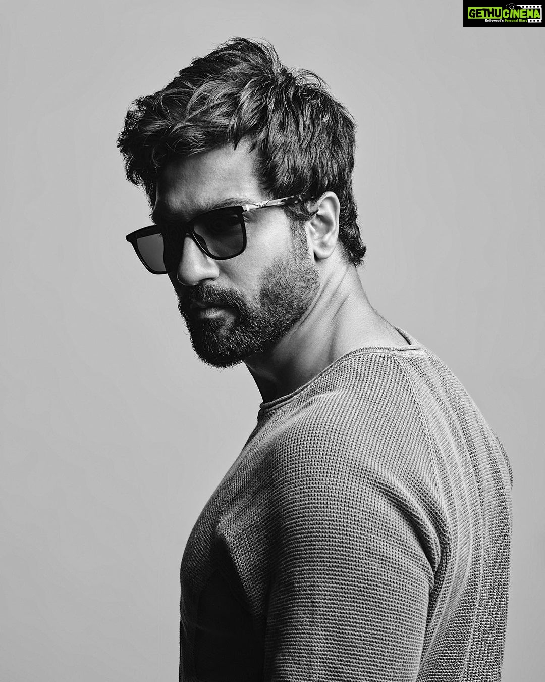Vicky Kaushal - 2 Million Likes - š¶šØ