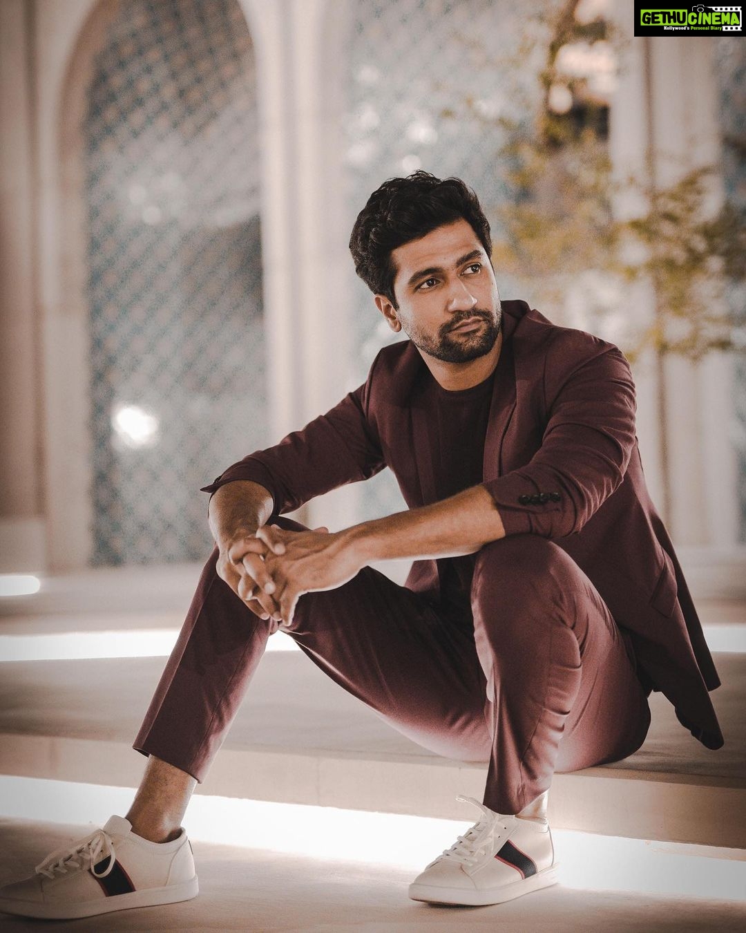 Vicky Kaushal Instagram - #throwback … What better way to end the trip than by indulging in a 'contemporary classic' Indian meal at @martabaan. This was also a treat for my new friend @aj_alhashimi who was kind enough to plan this once-in-a-lifetime trip for me. Just when I thought it couldn't get any better, I was invited to soak in some culture at @abudhabicf. What a beautiful day! @visitabudhabi #InAbuDhabi #TheTimeIsNow #ad