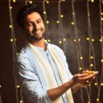 Vicky Kaushal Instagram - आप सब को दीपावली की हार्दिक शुभकामनाएँ। 🪔✨