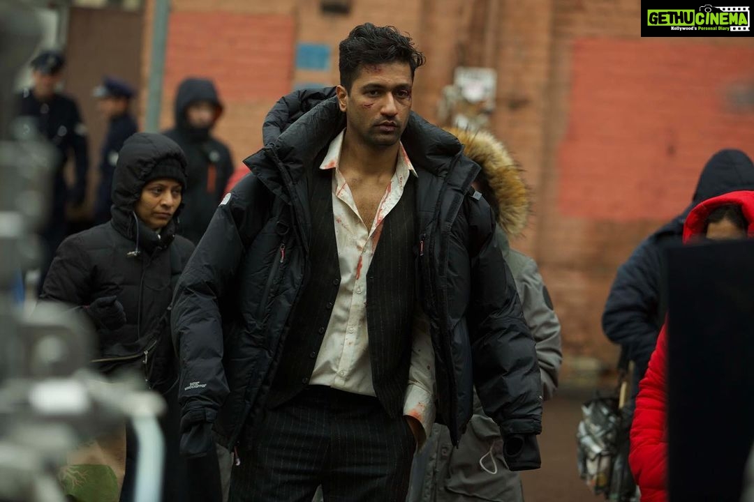 Vicky Kaushal Instagram - Between shots. 🎬