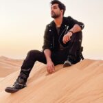Vicky Kaushal Instagram - The majestic dunes of Abu Dhabi! @visitabudhabi @anantaraqasralsarab #InAbuDhabi #TheTimeIsNow #ad Abu Dhabi, United Arab Emirates