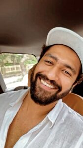 Vicky Kaushal Instagram - From me to you, for all the love you have given… far more than I ever dreamed of, probably more than I deserve. Thank You very much for these beautiful 6 years! Aap hain toh main hu, aapka pyaar nahi toh main kuch bhi nahi. ❤️