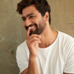 Vicky Kaushal Instagram – Haste hasaate yun sabko manaate hum jaayengey!