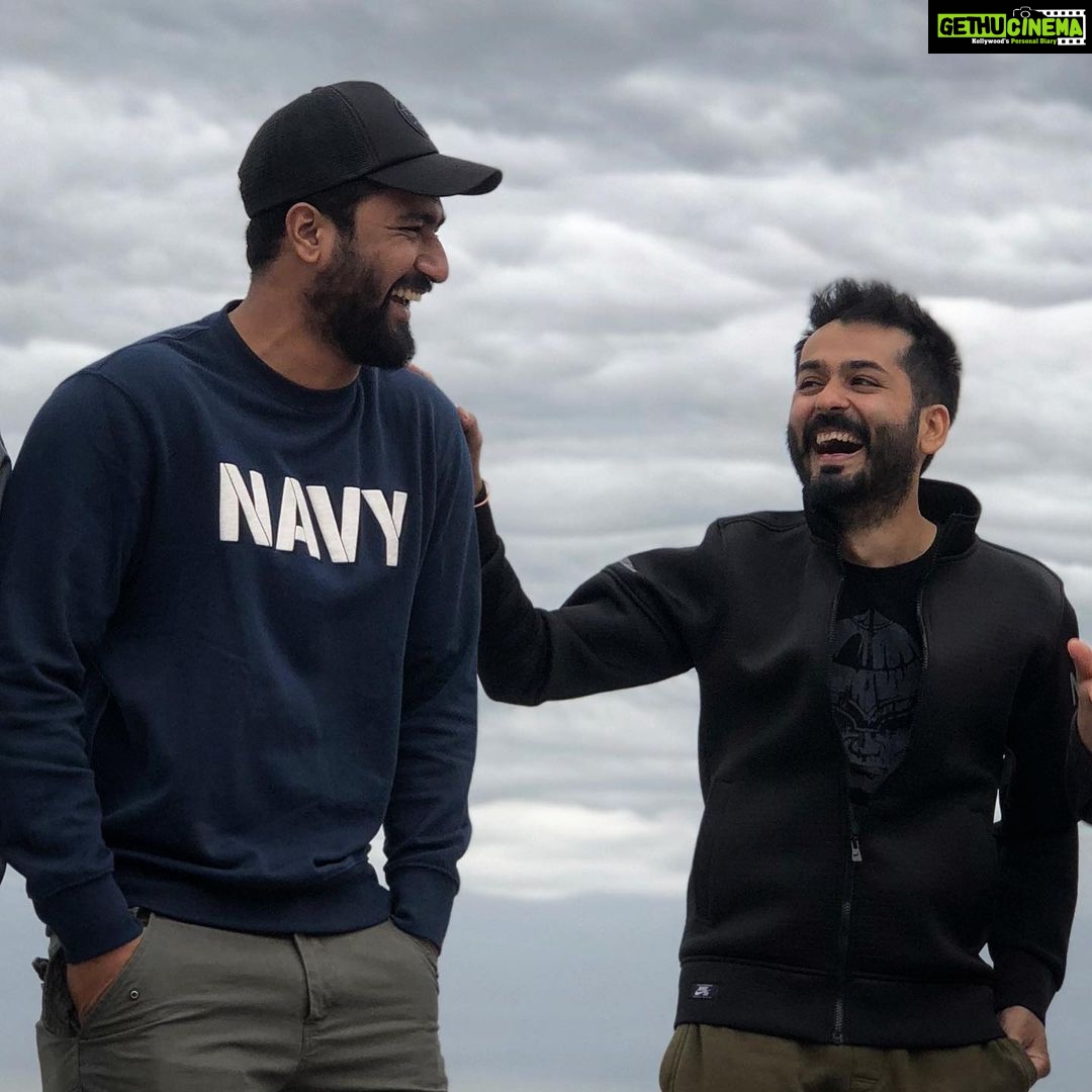 Vicky Kaushal Instagram - Years ago you called me after watching Masaan and said we’ll work together someday. You called me for your first film and we did Uri. Now we have commenced together again on the journey of making The Immortal Ashwatthama. Your faith in me scares me sometimes but it also brings out the best in me. Thanks for being that person in my life. Happy Birthday mere dost, mere bhai, mere director @adityadharfilms. Tum jiyo hazaaro saal yeh meri hai aarzoo! 🤗