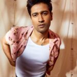 Vicky Kaushal Instagram - Pink, it’s not even a question! 🎶 . @graziaindia @keegancrasto