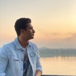 Vicky Kaushal Instagram - Narmada. 🧡 📷: @seherkacharyaa