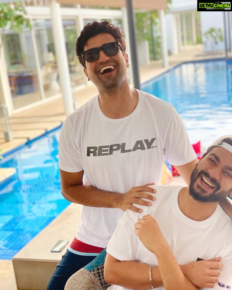 Vicky Kaushal Instagram - 01-01-2021! Love, light and happiness to all from the Kaushal brothers. 😘