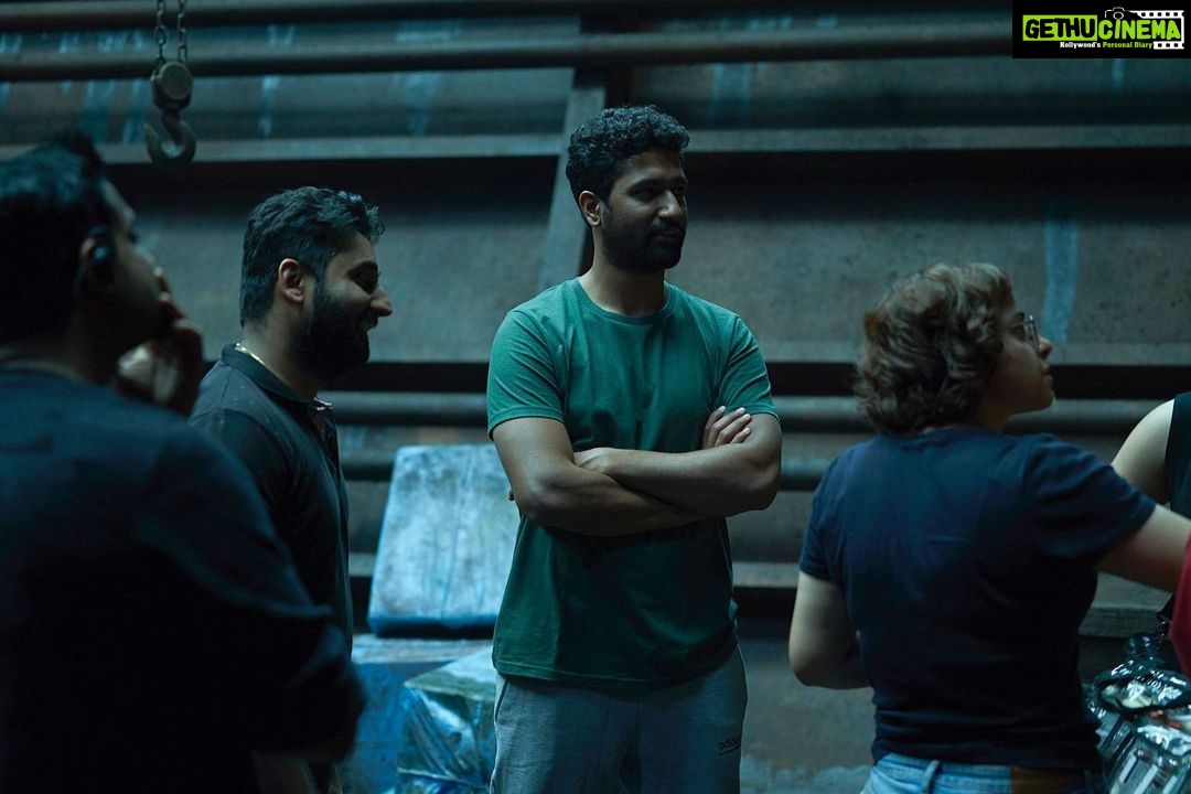 Vicky Kaushal Instagram - Kaafi daraavna saal raha! #BhootTheHauntedShip #1year