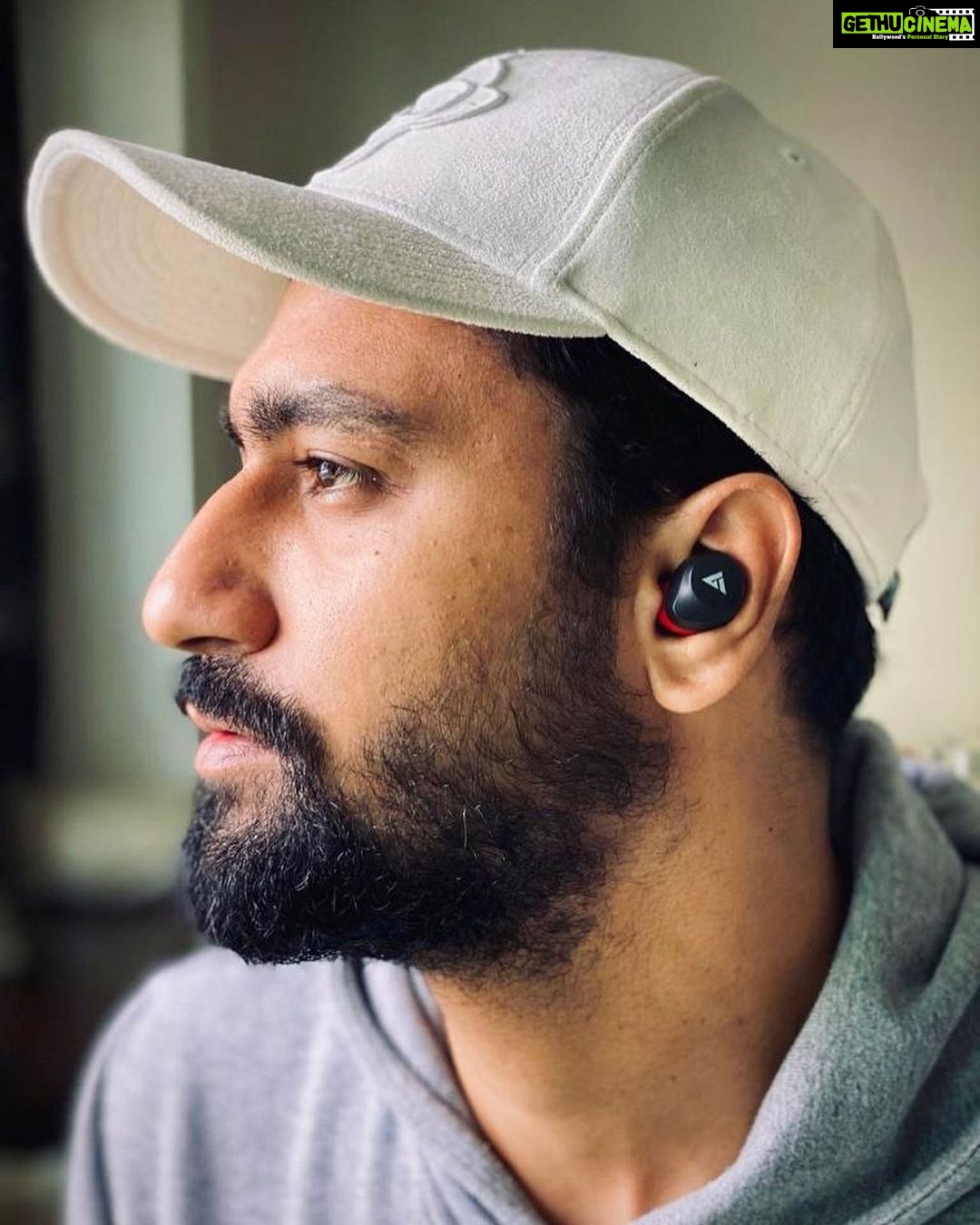 Vicky Kaushal Instagram In love with my new music buddy Boult