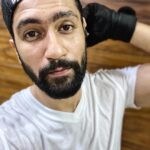 Vicky Kaushal Instagram – Sweat > Regret. 
.
.
Although regret wasting time in between sets for a 🤳🏽. Adios!
