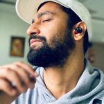 Vicky Kaushal Instagram – In love with my new music buddy, Boult Audio TrueBuds. 
#LiveBoult #TrueBuds @boultaudio