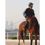 Vicky Kaushal Instagram - Kabhi din ki shuruat horseback par hoti thi... aaj kal throwback par ho rahi hai! . #majormissing @amateurridersclub