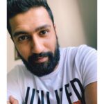 Vicky Kaushal Instagram - हाल कैसा है जनाब का?