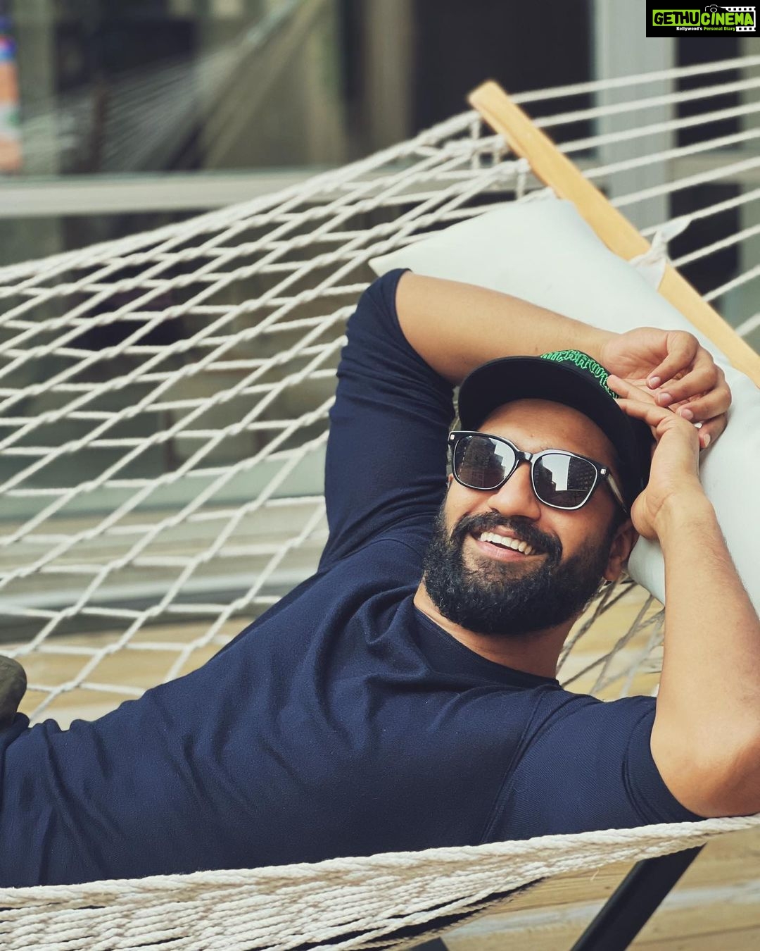 Vicky Kaushal - 2.3 Million Likes - Swinging into the new year with my favourite people. My heartās filled with utmost joy and gratitude. Thank You everyone for sending me all your love and warm wishes. Pyaar pyaar aur bohot saara pyaar!!! š¤ā¤ļø