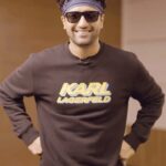 Vicky Kaushal Instagram - #VickyKaushal takes the ‘Videshi tunes turned Desi’ challenge and does a fabulous job of desi-fying them! Now, you try it out and tag us with #FilmfareOnReels. How would you desify the following songs: Toxic by Britney Spears God is a Woman by Ariana Grande Famous by Kanye West One Dance by Drake Break my Soul by Beyoncé #Wolf777newsFilmfareAwards #FilmfareAwards #FilmfareOnReels #FilmfareAwards2022