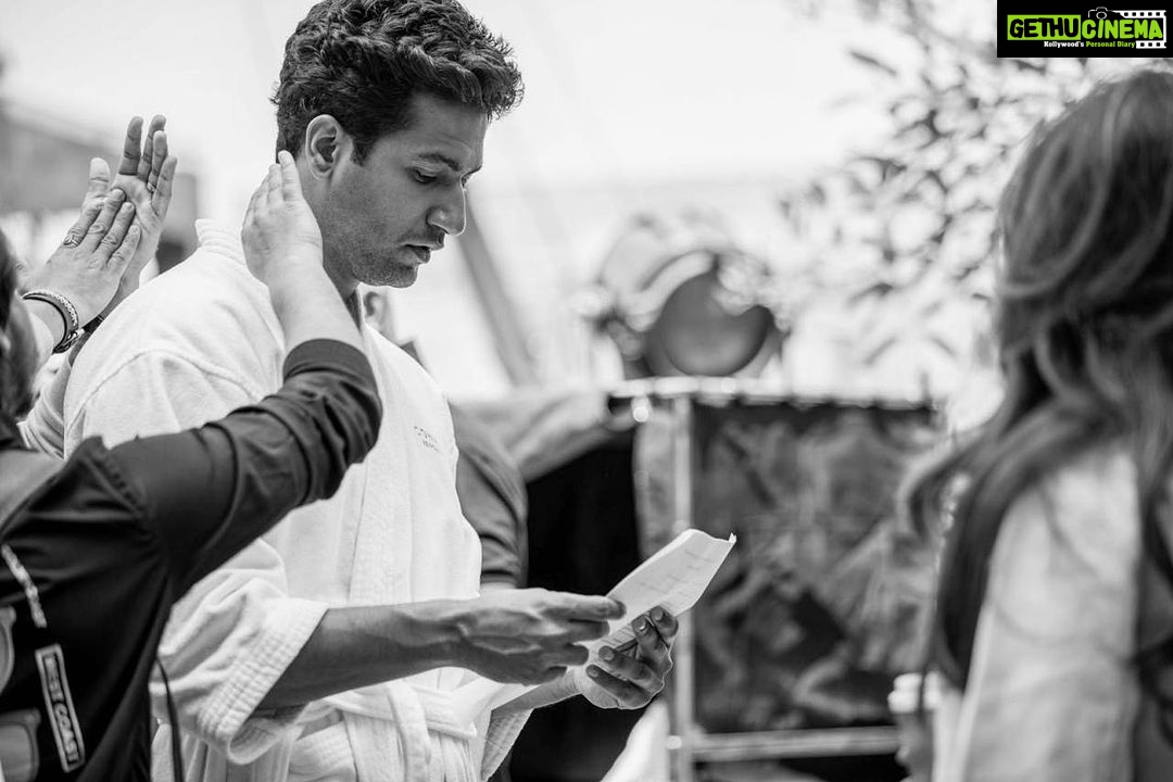 Vicky Kaushal Instagram - Final checks. 🎬