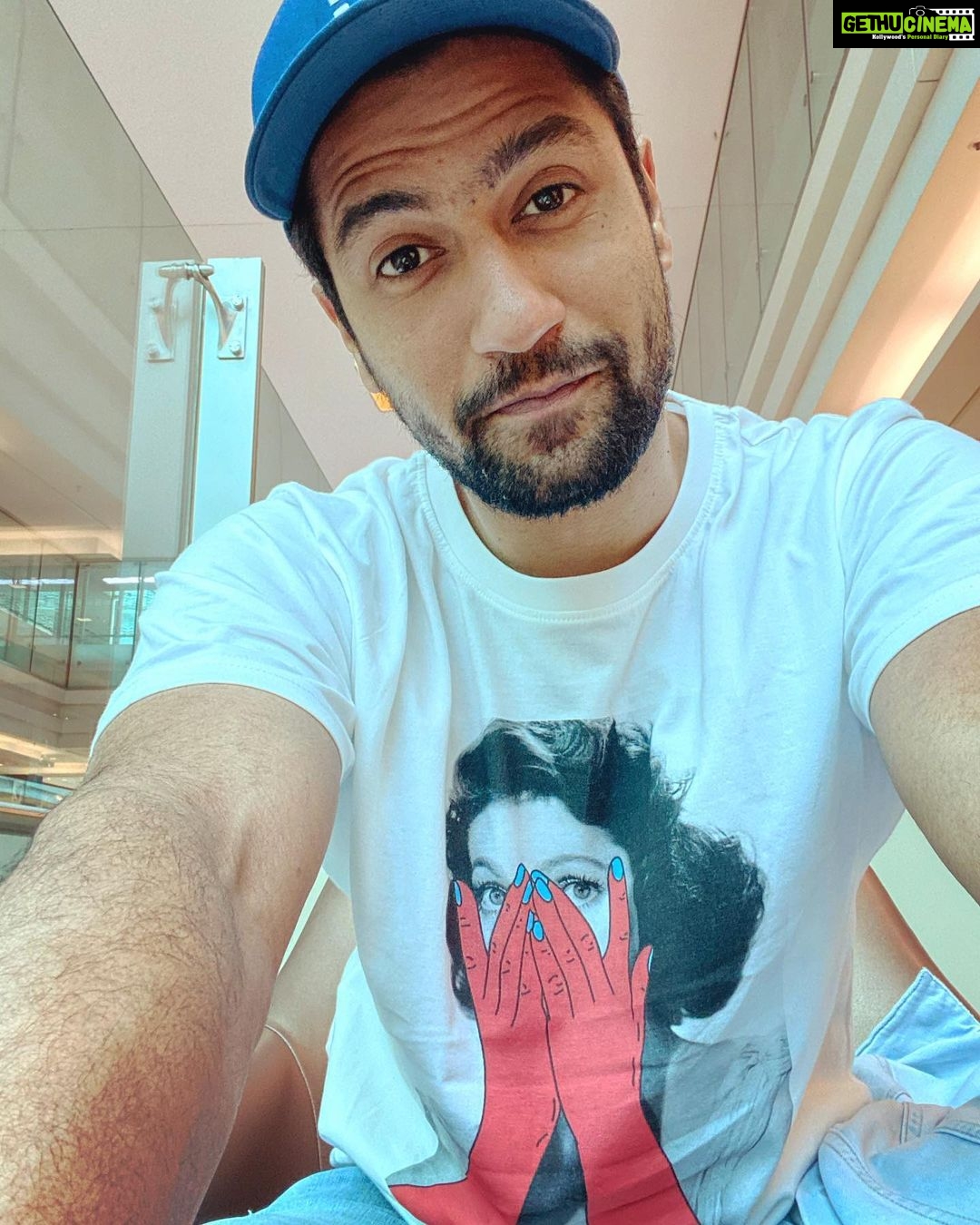 Vicky Kaushal Instagram - Aunty ne toh #Bhoot dekh li... aur aapne? #InCinemasNow