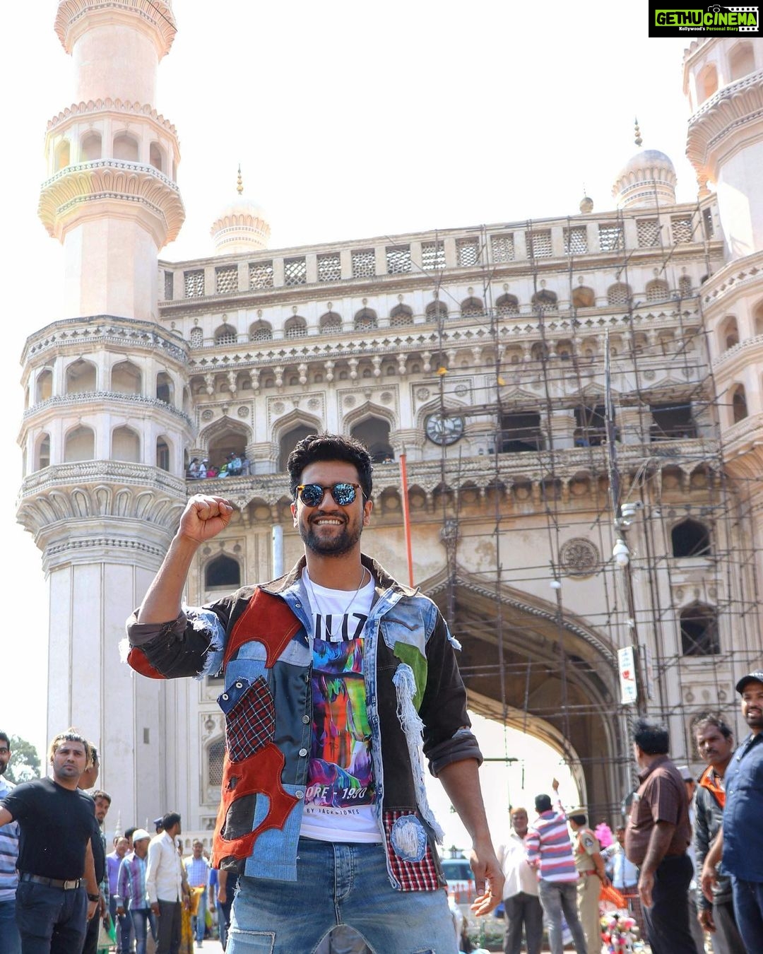 Vicky Kaushal Instagram - Hyderabad mein aaj #Bhoot aaya !!! Charminar