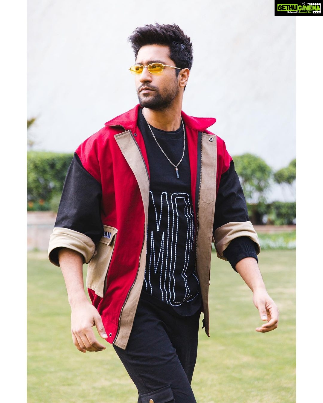 Vicky Kaushal Instagram - सिर पे सवार, दिल्ली का #Bhoot !