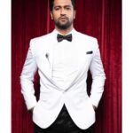 Vicky Kaushal Instagram – Your host for tonight! @filmfare ✨