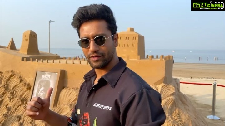 Vicky Kaushal Instagram - Where it all started... #Bhoot #ThsHauntedShjp 21-02-2020. Juhu Beach, Mumbai
