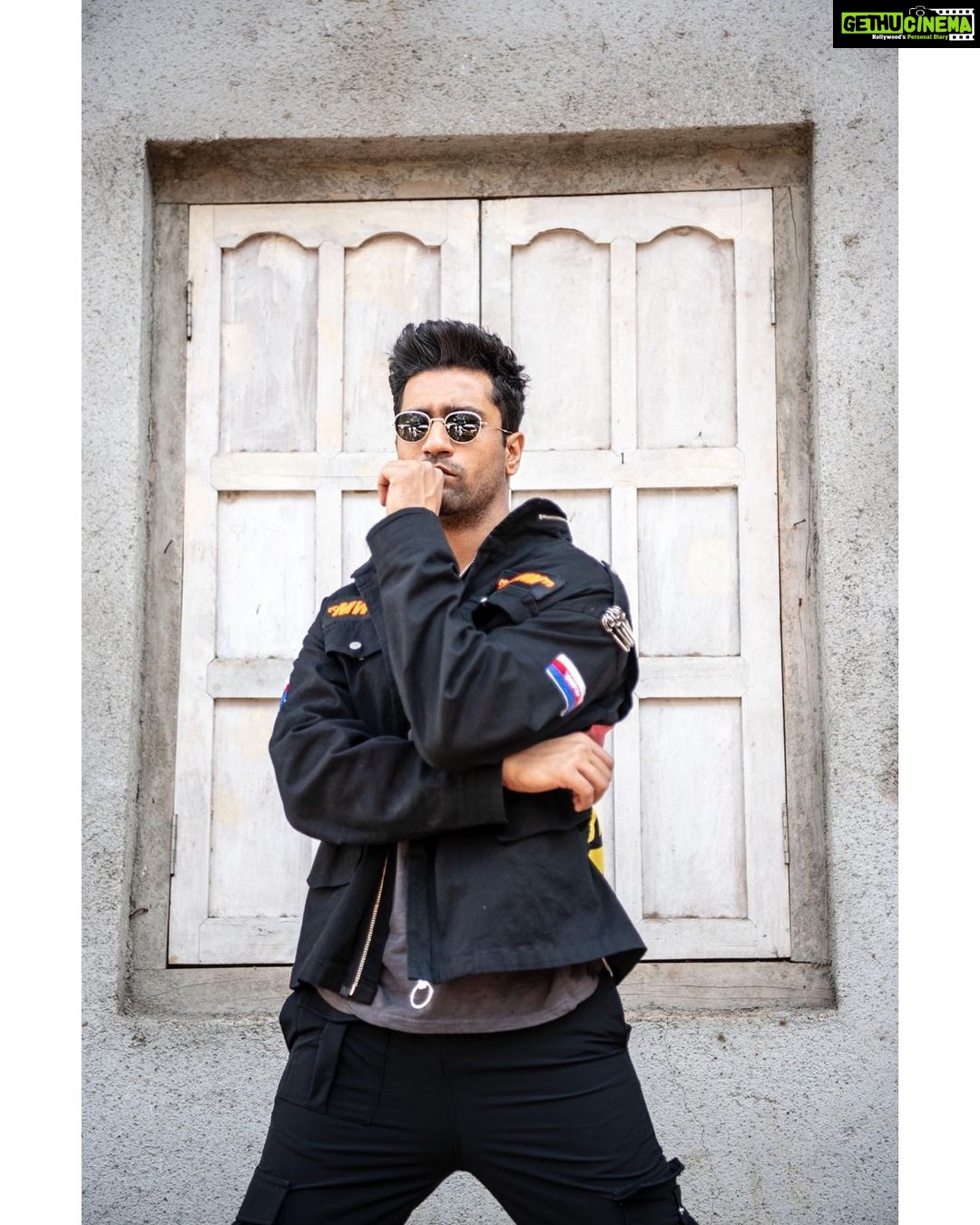 Vicky Kaushal Instagram - Knock Knock! . Who’s there? . Bhoo... . Bhoo who? . Bhoo-who-ooooot! 🧟♀️
