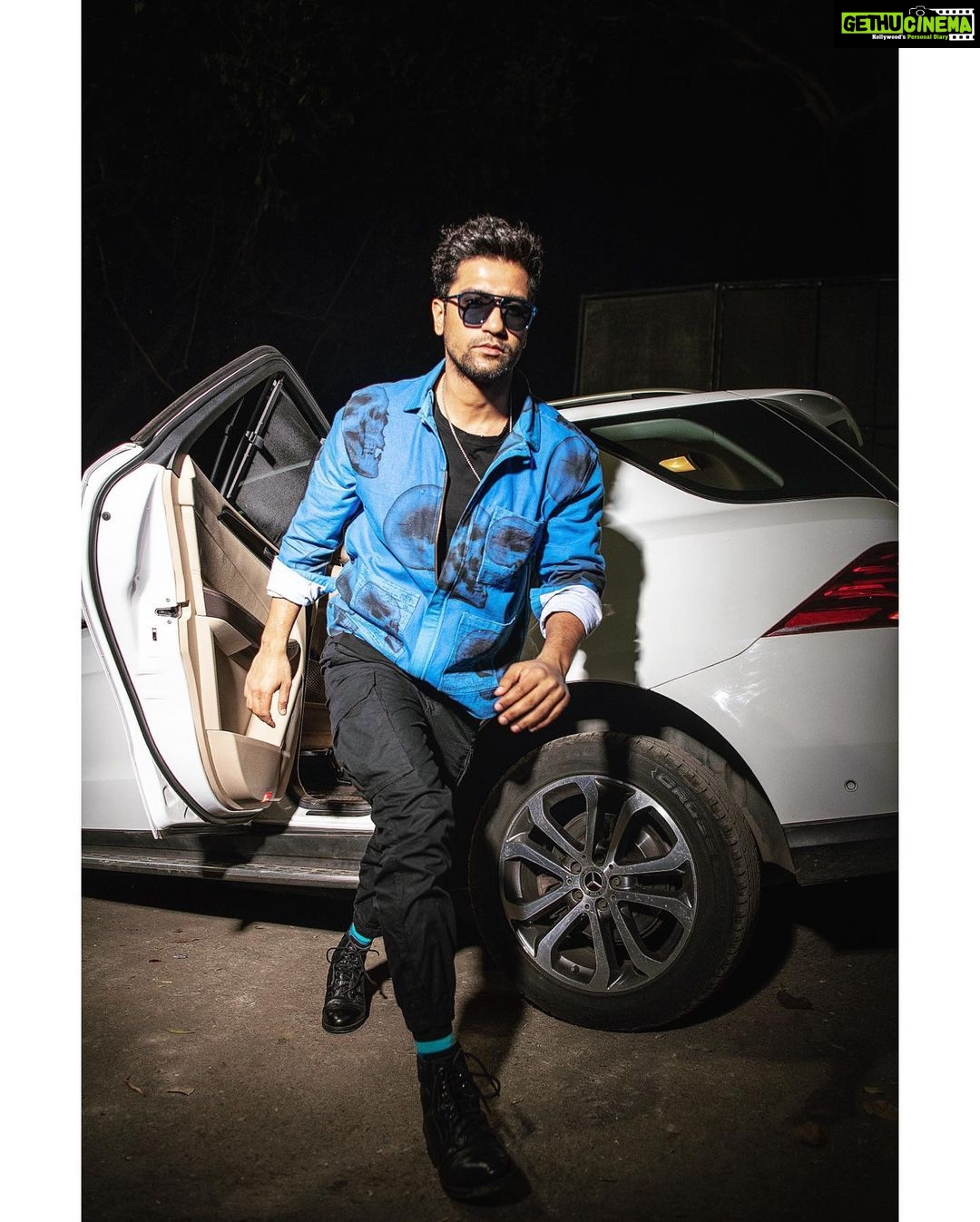 Vicky Kaushal Instagram - Ghar se nikalte hi, kuch door chalte hi, raste mein hai #BigBoss ka ghar! Stay tuned... the inmates are up for a surprise horror story. #Bhoot #21stFeb
