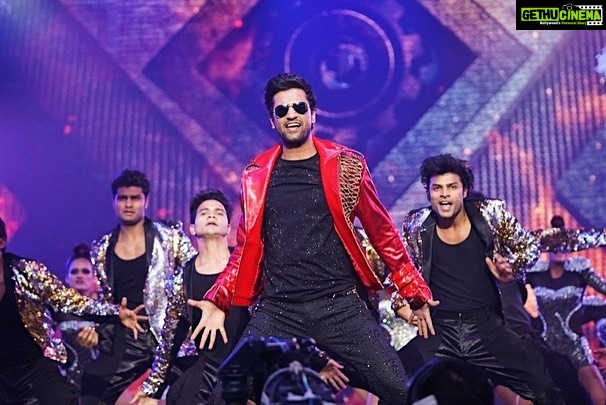 Vicky Kaushal Instagram - Watch my first ever IIFA performance... Tune in to Colors TV & IIFA Facebook page on 20 October, 8 PM. #IIFA2019 #IIFAAwards @iifa
