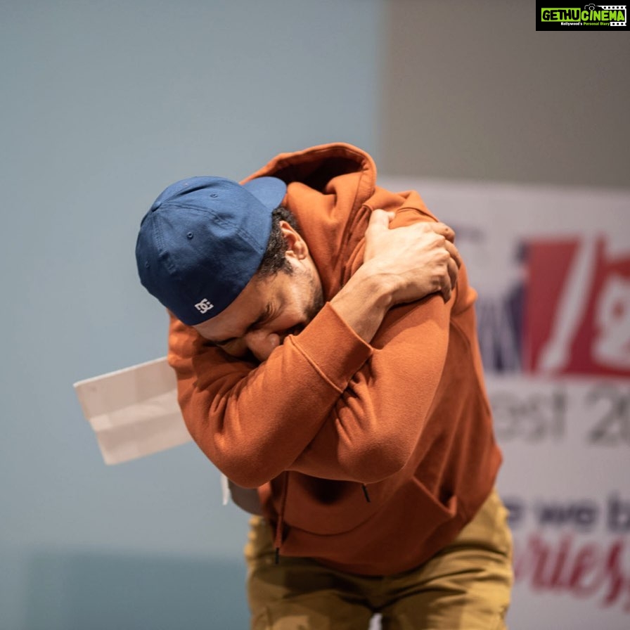 Vicky Kaushal Instagram - “Vicky tu banda na bada sahi hai, bas zimmedari ke naam pe ‘hug’ deta hai!” #truethat