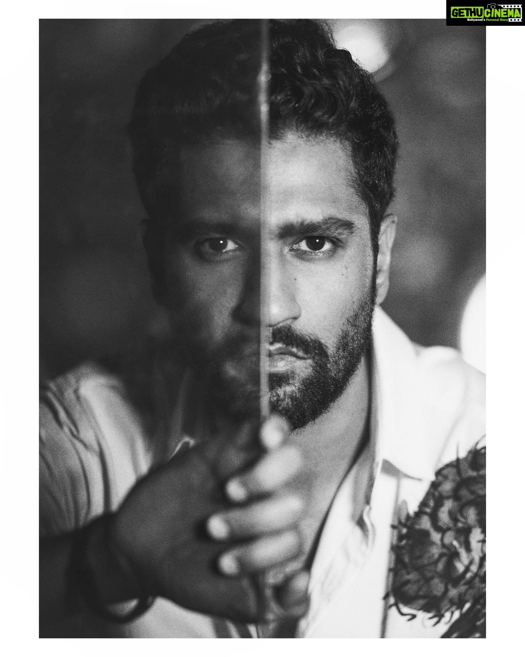 Vicky Kaushal Instagram - पोस्ट पैक अप शॉट। 📷: @avigowariker