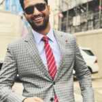 Vicky Kaushal Instagram - Suits suit my mood just fine. By @amandeepkaur87