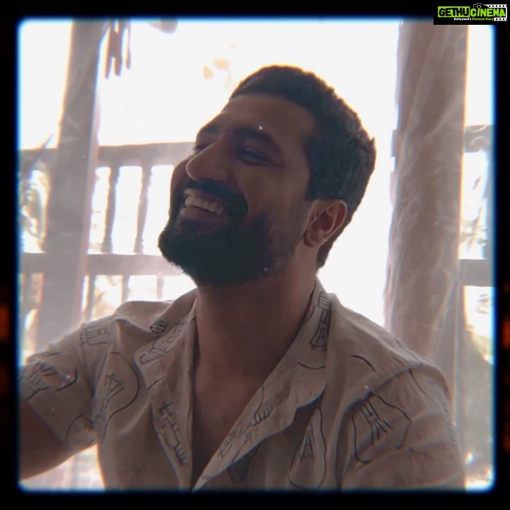 Vicky Kaushal Instagram - Life’s a Mani Ratnam Film after a wholesome south indian meal on a sunday afternoon! Thank You @malavikamohanan_