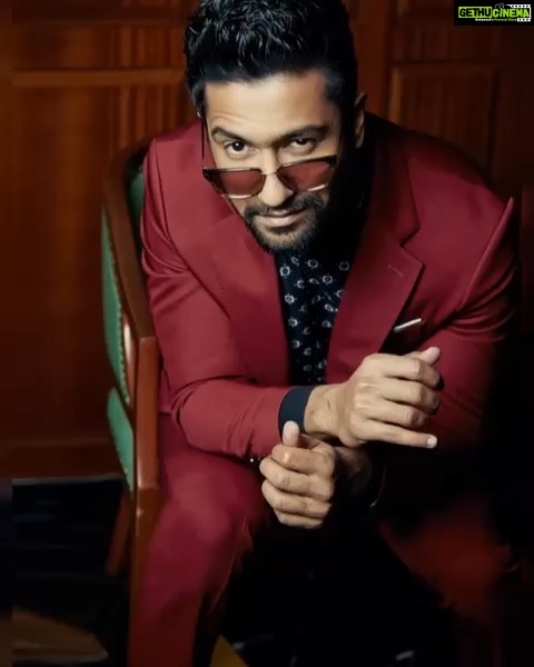 Vicky Kaushal Instagram - Cover star for their first ever digital cover. Thank You @filmfare for this surprise birthday gift. @jiteshpillaai @rahulgangs_ 🤗❤️🙏