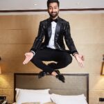 Vicky Kaushal Instagram - How’s the Pose? ...High Sir!