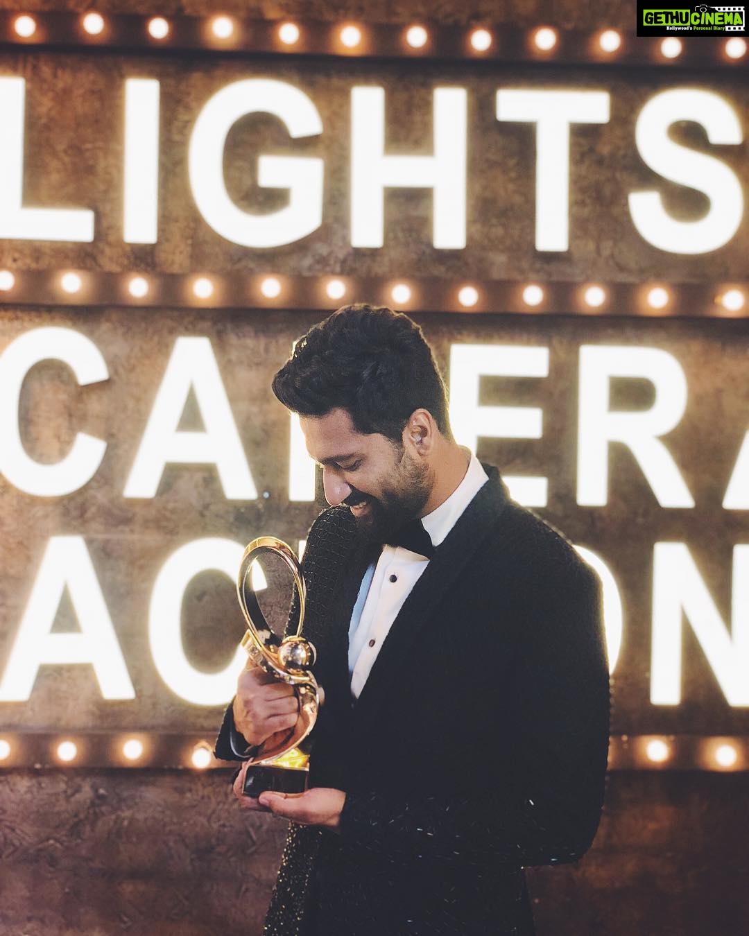 Vicky Kaushal Instagram - Kamli won the Zee Cine Award! 😊